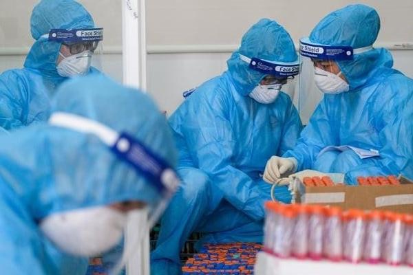 Bên trong phòng thí nghiệm truy tìm biến chủng Omicron ở Mỹ-3