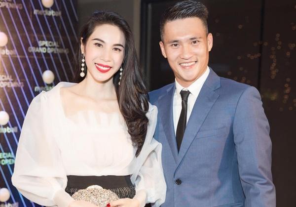 Sao Vbiz quê Nghệ An: Người cho vợ 40 tỷ tiêu vặt, người thành MC đình đám-3