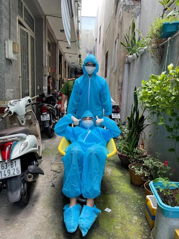 Khoảnh khắc Tân Hoa hậu Thuỳ Tiên chuẩn bị bếp ăn từ thiện mùa dịch gây bão trở lại-18