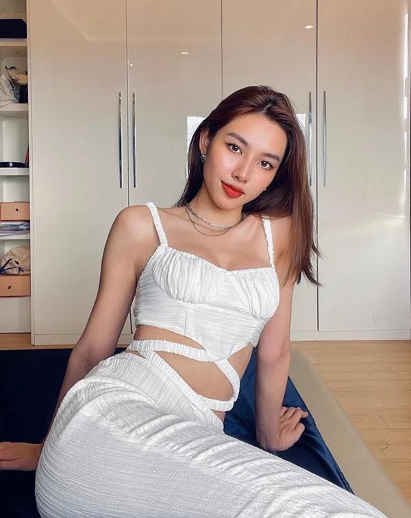 Thùy Tiên đời thường makeup cực bén, diện đủ thứ đồ hiểm hóc-8