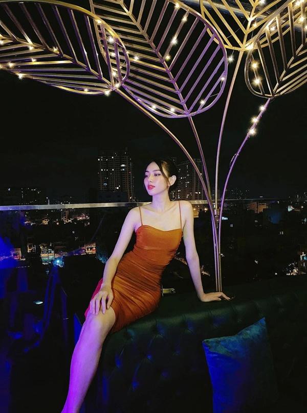 Thùy Tiên đời thường makeup cực bén, diện đủ thứ đồ hiểm hóc-9