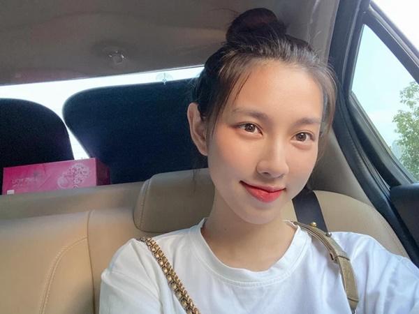 Thùy Tiên đời thường makeup cực bén, diện đủ thứ đồ hiểm hóc-15