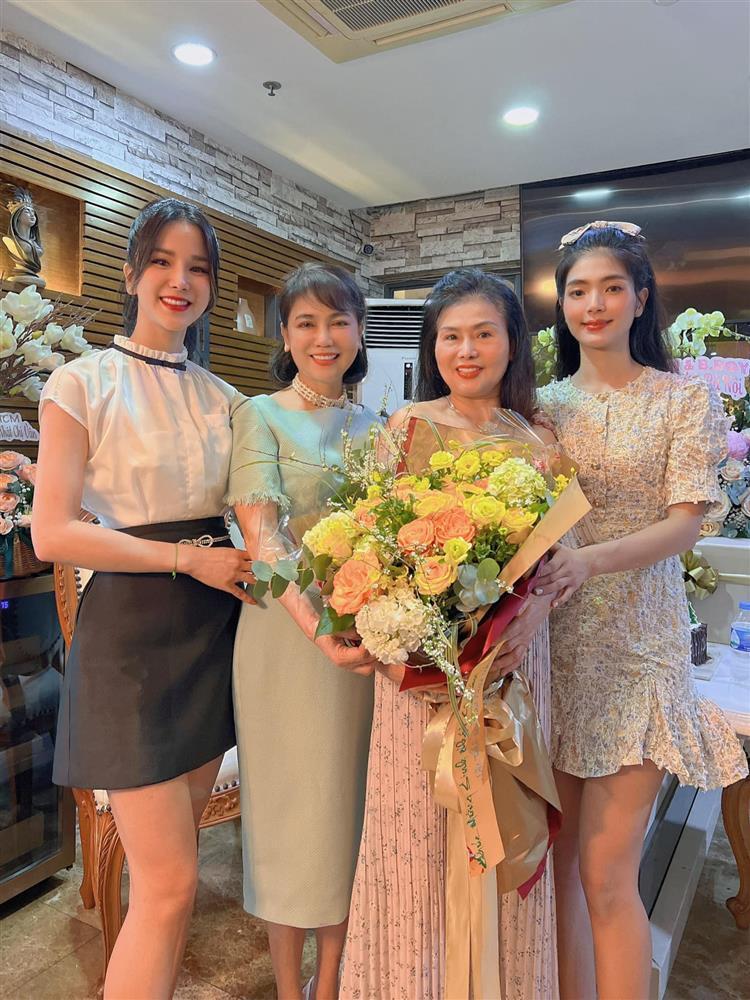 Sexy gái hư ở đâu chứ Diệp Lâm Anh bên mẹ chồng là ngoan 1 phép-3