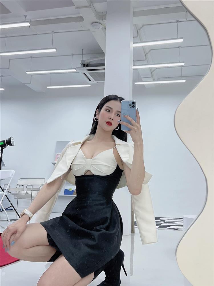 Sexy gái hư ở đâu chứ Diệp Lâm Anh bên mẹ chồng là ngoan 1 phép-15