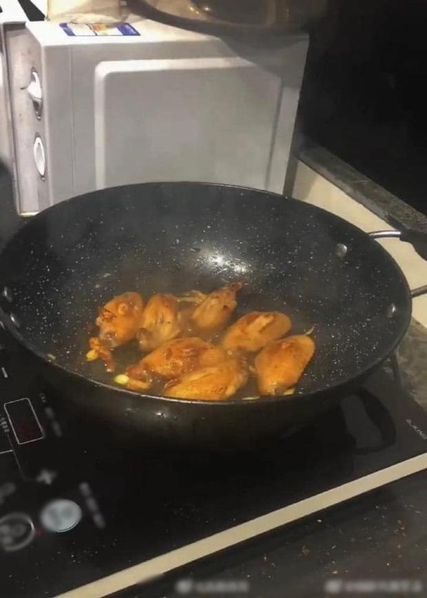 Nàng làm cánh gà sốt coca, chàng run rẩy vì tưởng điều chế độc dược-1