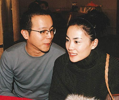 Chồng cũ Vương Phi sự nghiệp lụi tàn, sống đạm bạc-2