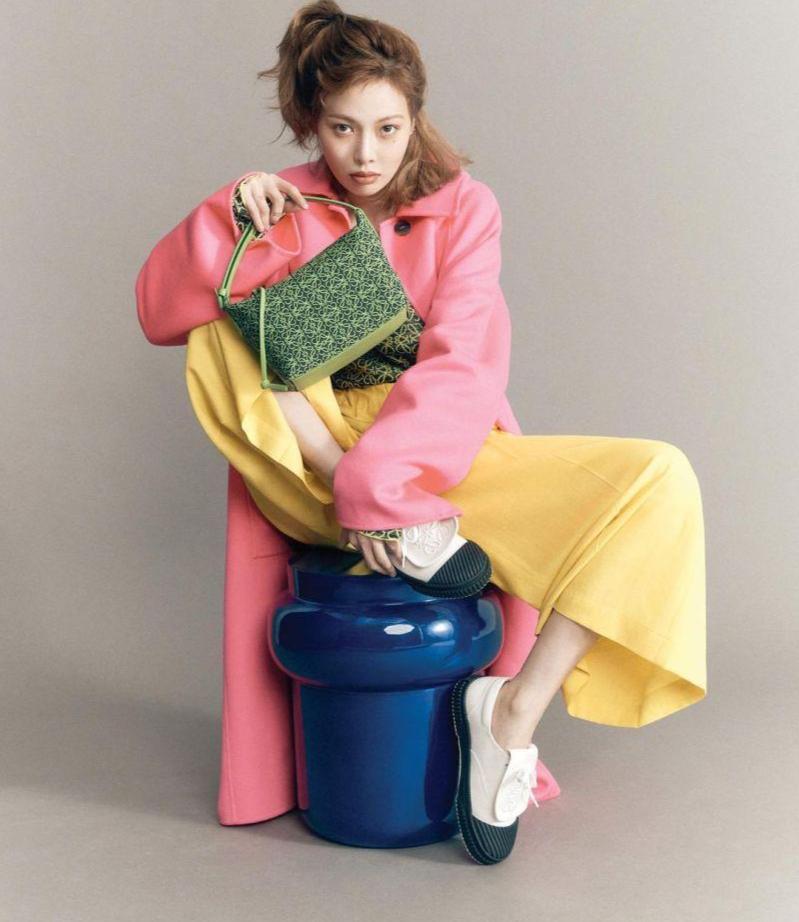 Mùa đông lạnh giá nhưng HyunA mix đồ thời trang phang thời tiết-5