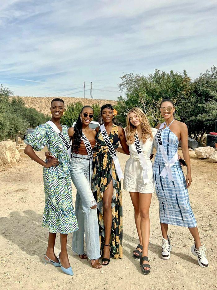 Kim Duyên lần đầu diện bikini khoe cơ bụng hết sảy ở Miss Universe-8