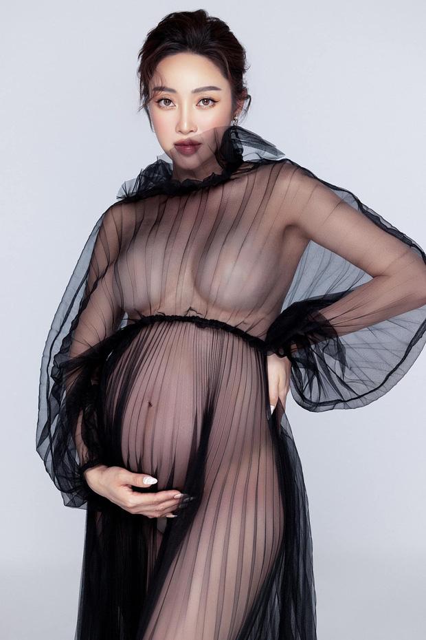 Vợ kém 16 tuổi của Chi Bảo bụng bầu vượt mặt vẫn tự tin chụp nude-1