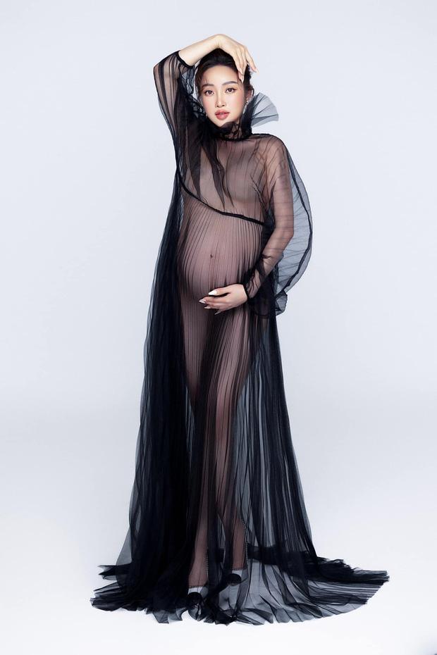 Vợ kém 16 tuổi của Chi Bảo bụng bầu vượt mặt vẫn tự tin chụp nude-4