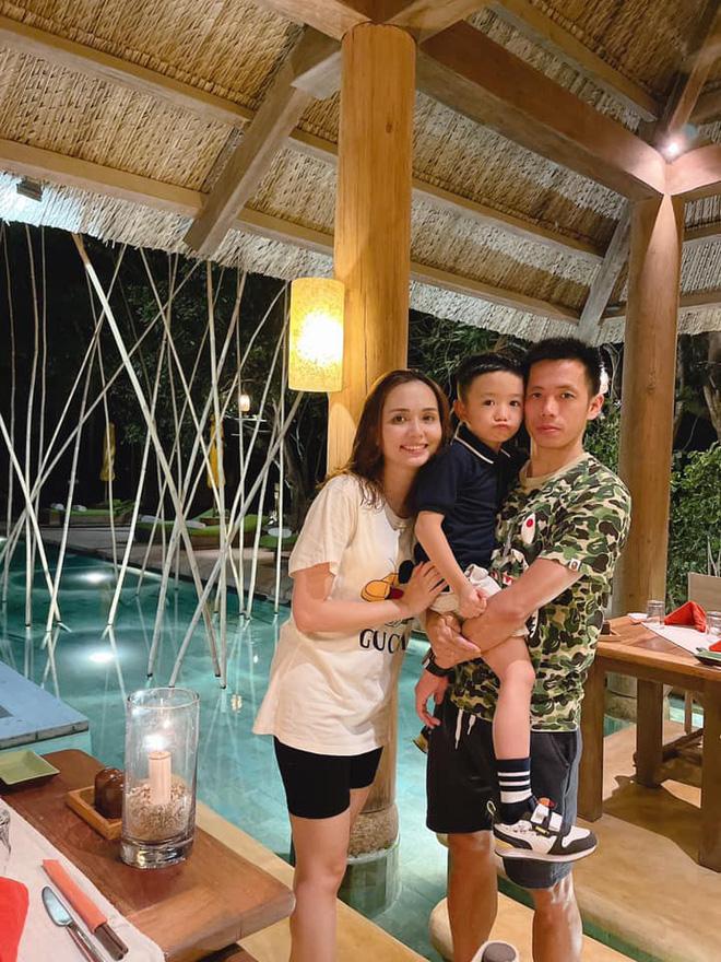 Đang dạy con học ngủ quên, Văn Quyết bị quý tử bóc phốt-3