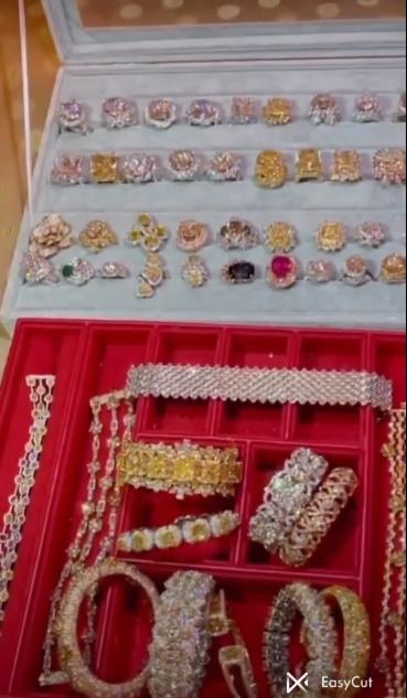 Đọ BST kim cương hàng khủng của bà Phương Hằng và Johnny Đặng-12