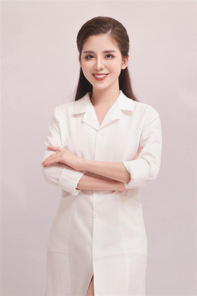 Vợ cũ Huy Cung đáp trả tin đồn hút mỡ bằng cách... tụt quần-7