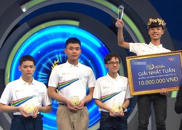 Nam sinh Olympia bị ném đá vì ăn mừng thái quá trên truyền hình-3