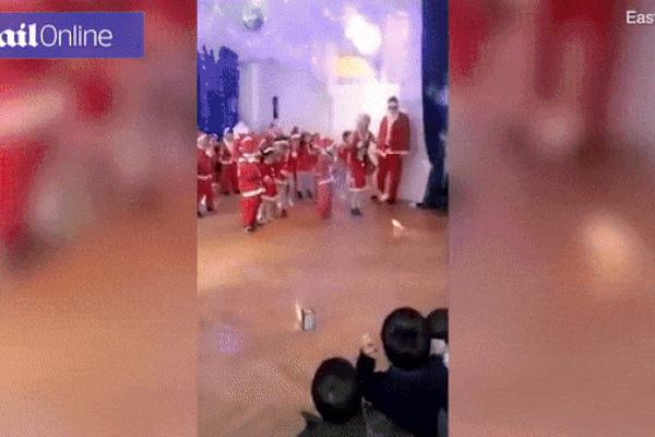 Khối bê tông đổ vào người, bé 16 tháng tuổi chấn thương nặng-2