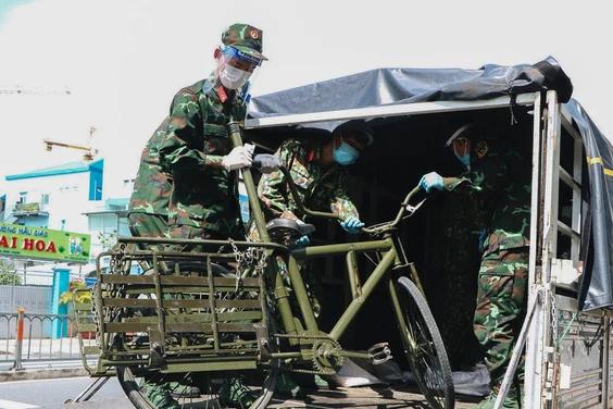 Lính trẻ QĐNDVN làm nhiệm vụ đặc biệt: Chú bộ đội… I love you!-1