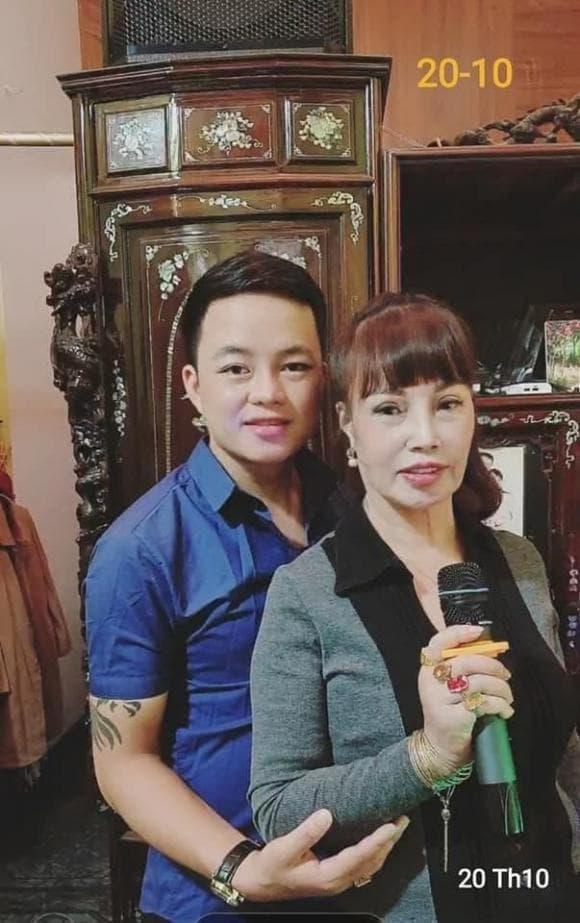 Cô dâu Cao Bằng 63 tuổi gần gũi chồng trẻ được cải lão hoàn đồng-2