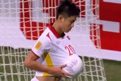 Lý giải màn ăn mừng lạ của Phan Văn Đức khi ghi bàn lưới tuyển Lào