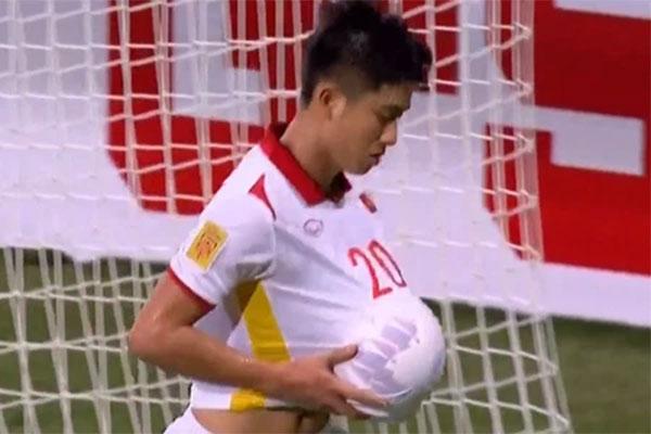 Lý giải màn ăn mừng lạ của Phan Văn Đức khi ghi bàn lưới tuyển Lào-1