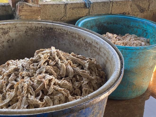 7.5 tấn lòng lợn nhiễm dịch tả châu Phi suýt tuồn ra thị trường-1
