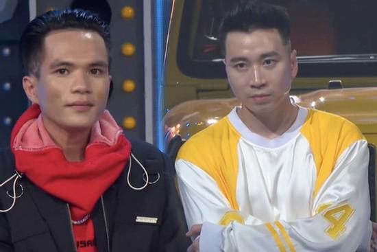 Rộ tin một HLV rút khỏi show vì phải chọn thí sinh và diễn theo ý BTC, Karik bị réo gọi!