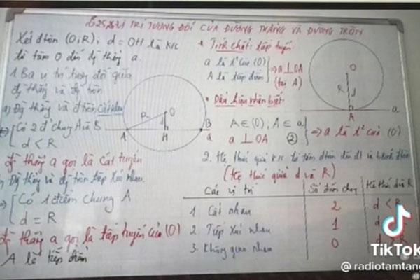 Xôn xao phụ huynh tố giáo viên không mặc quần khi dạy online-2