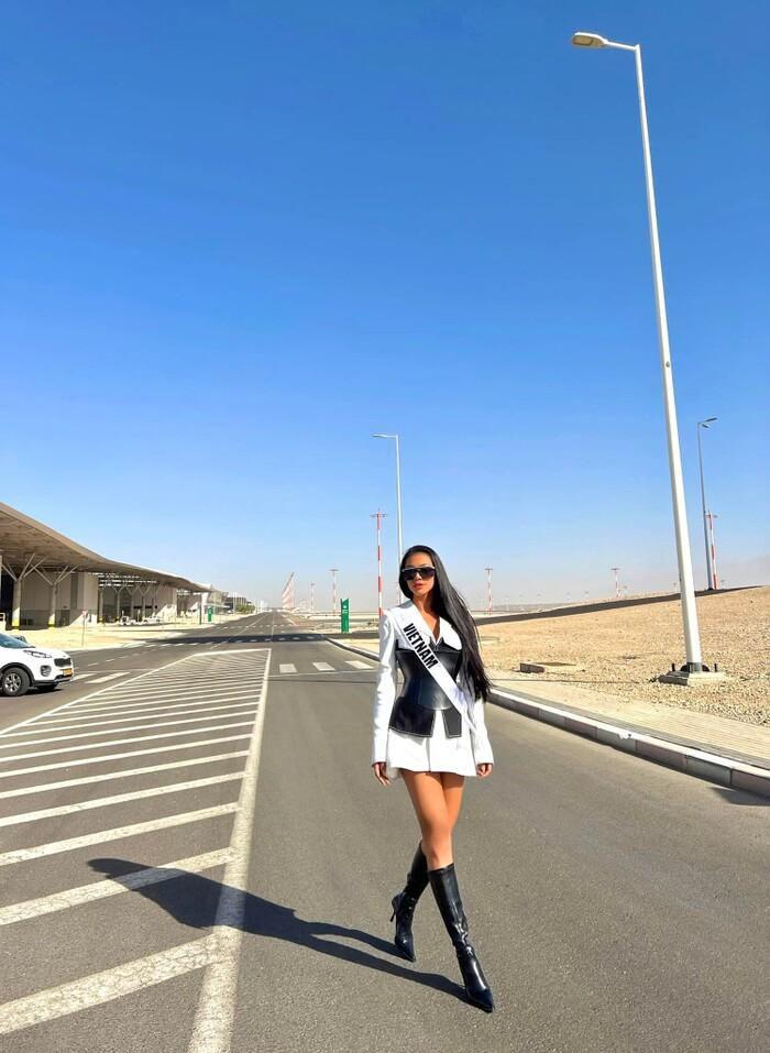 Kim Duyên gặp sự cố trang phục tại Miss Universe mà vẫn xử lý tài tình-4