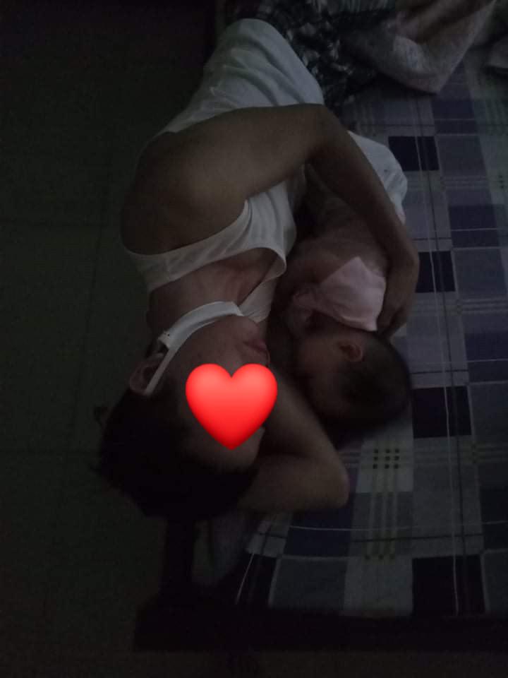 Chồng ngủ tư thế lạ, vợ chụp hình hãnh diện khoe lên MXH-2