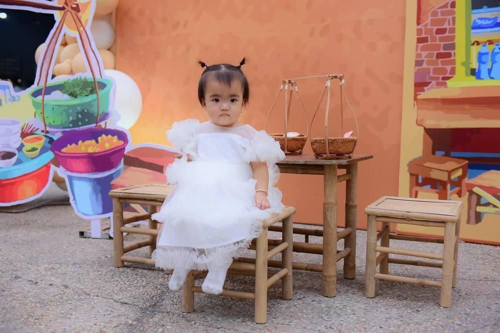 Loạt ảnh sinh nhật sặc mùi tiền con gái Mạc Văn Khoa-7