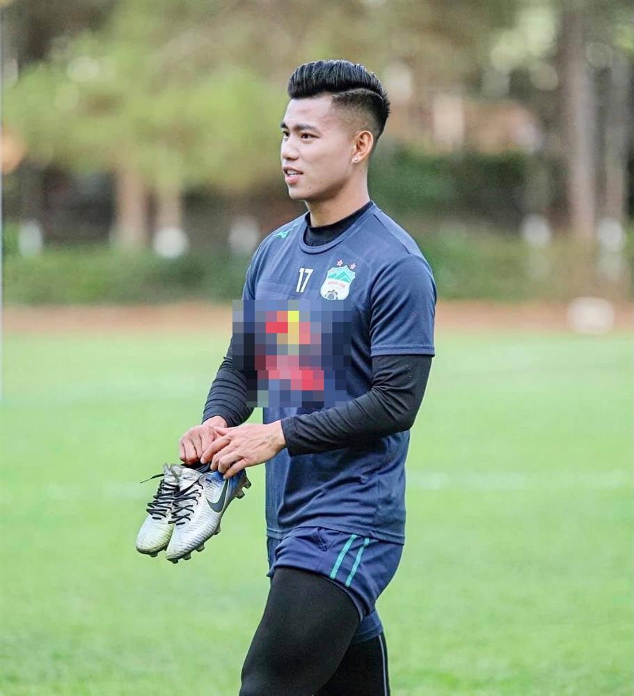 Vén quần quá đà, Văn Thanh để lộ vòng ba mẩy thật mẩy-12