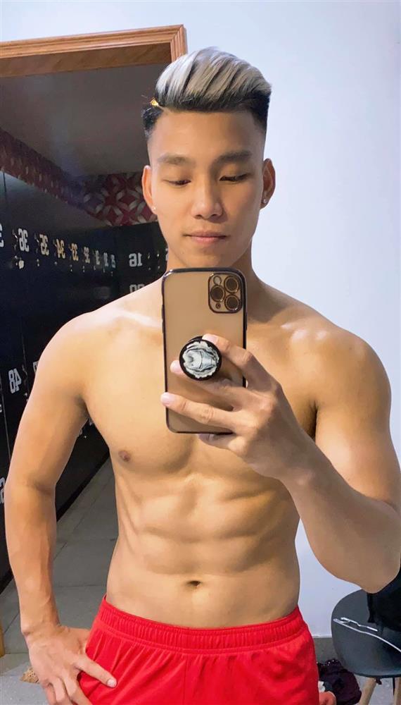 Vén quần quá đà, Văn Thanh để lộ vòng ba mẩy thật mẩy-14