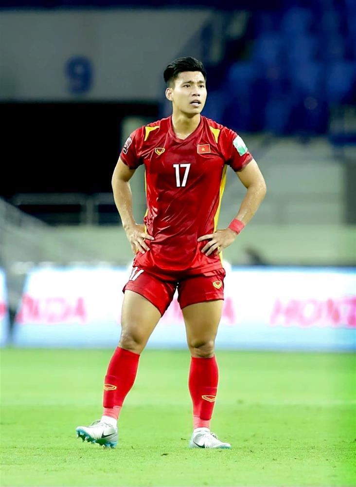 Vén quần quá đà, Văn Thanh để lộ vòng ba mẩy thật mẩy-13