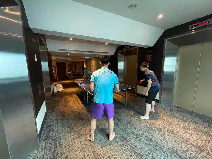 Vén quần quá đà, Văn Thanh để lộ vòng ba mẩy thật mẩy-6