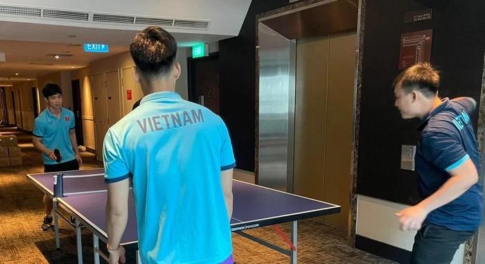 Vén quần quá đà, Văn Thanh để lộ vòng ba mẩy thật mẩy-4
