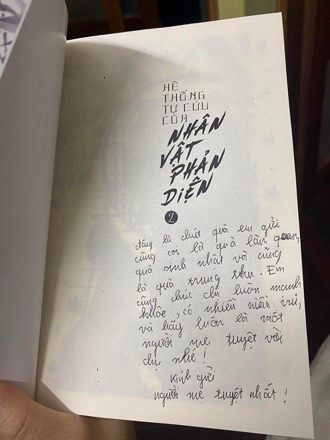 MC Thảo Vân khoe được trai lạ tặng quà, danh tính bất ngờ-2