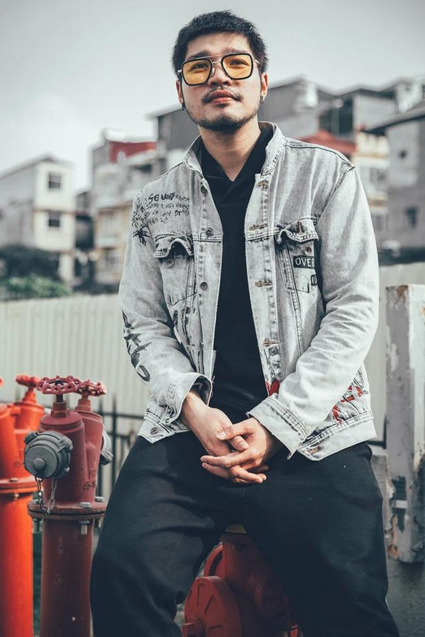 Bất ngờ với cuộc sống đời thực của cậu Tiến phim Phố Trong Làng-3