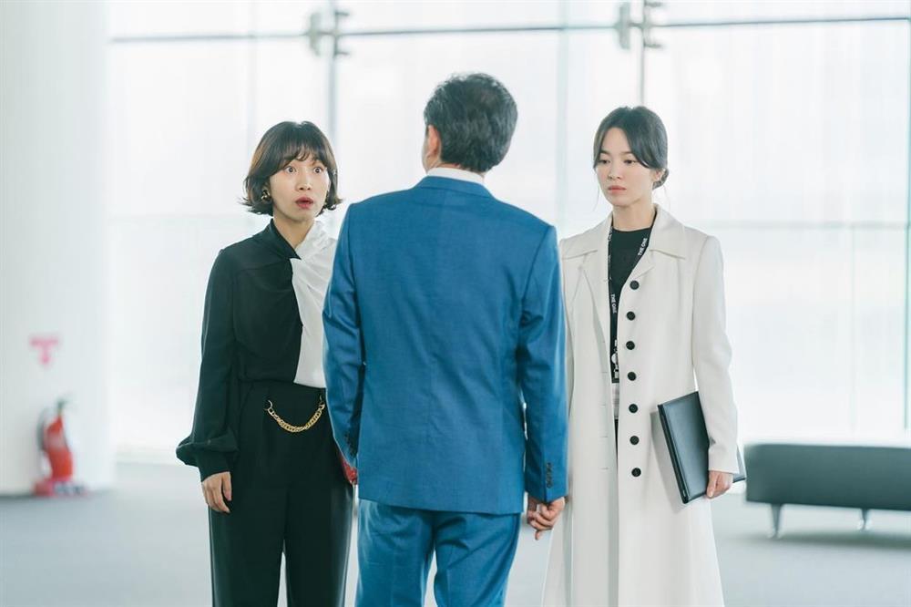 Mấy ai diện đồ trung tính vẫn cực cuốn như Song Hye Kyo-6