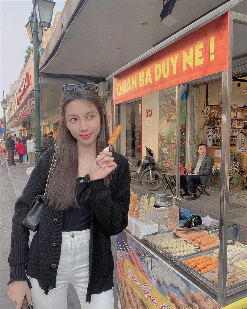 Xả vai Miss Grand International, Thùy Tiên để mặt mộc đi nhậu-8