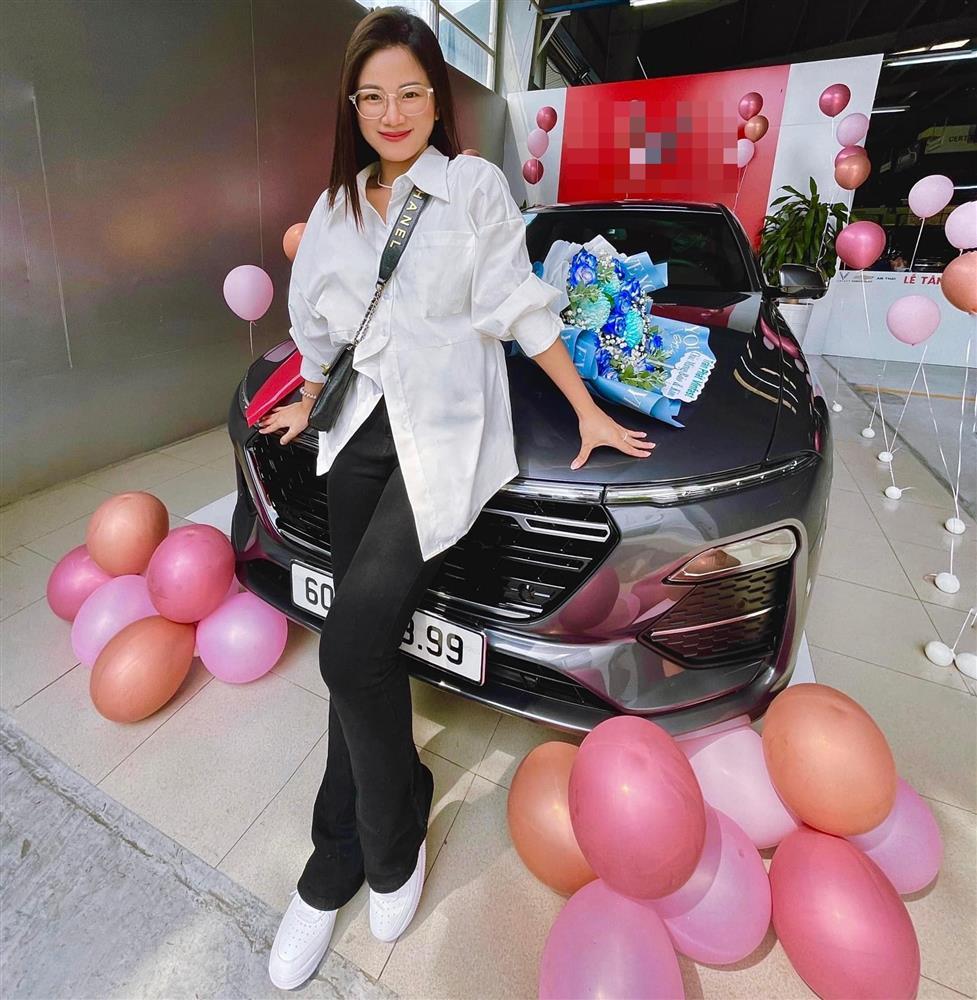 Giúp việc nhà Đoàn Di Băng tậu xe hơi, nhan sắc cân cả chủ-2