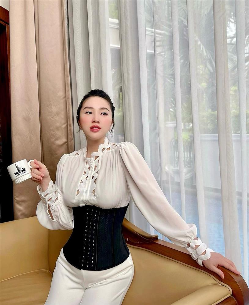 Bảo Thy khoe vòng 2 bé tí sau sinh mà chưa cần tập luyện-1