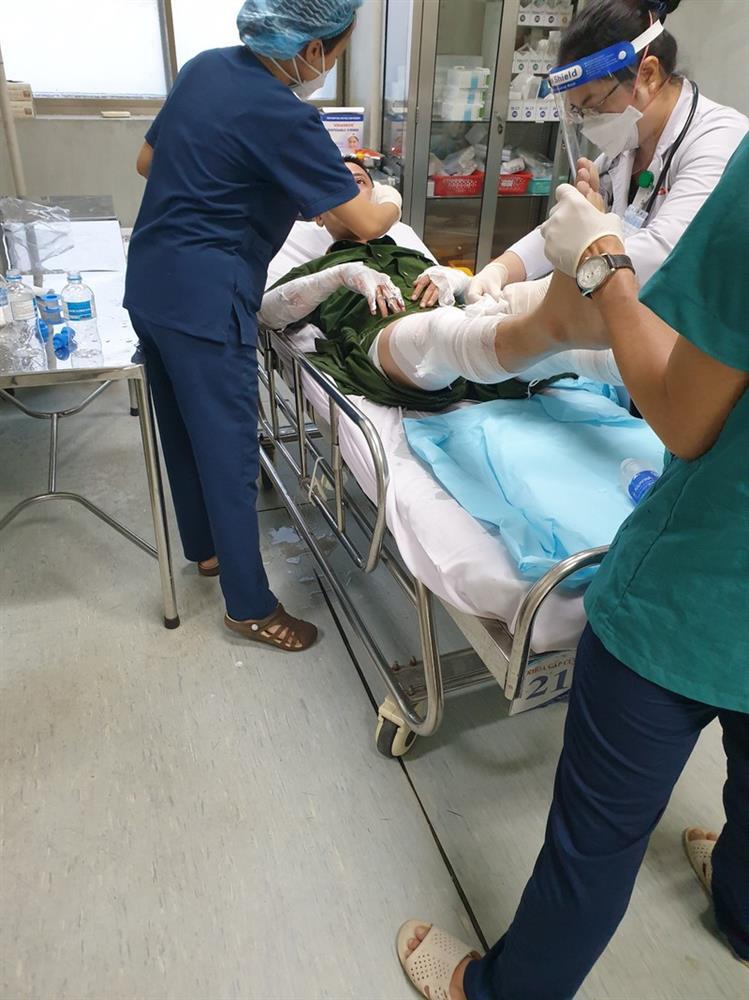 3 công an nhập viện cấp cứu vì bị dân tấn công bằng bom xăng-1