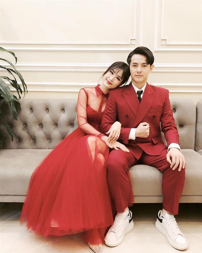 Đông Nhi liên tục tái chế đồ cũ 1 bộ mặc 7 show dù giàu sụ-7