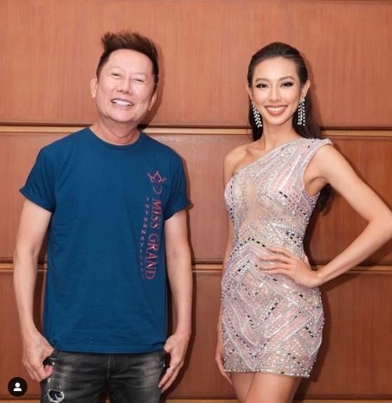 Chủ tịch cuộc thi Thùy Tiên đăng quang khịa nặng Miss Universe?-2