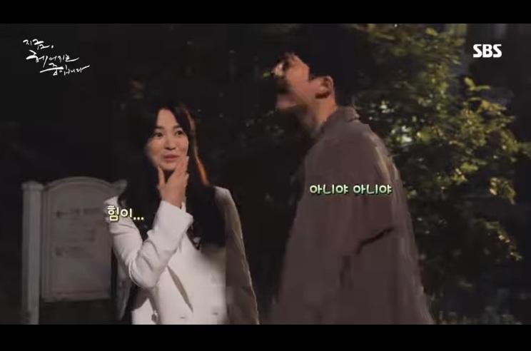 Song Hye Kyo và tình trẻ liên tục tình tứ, nói có gì đó thật chẳng sai-6