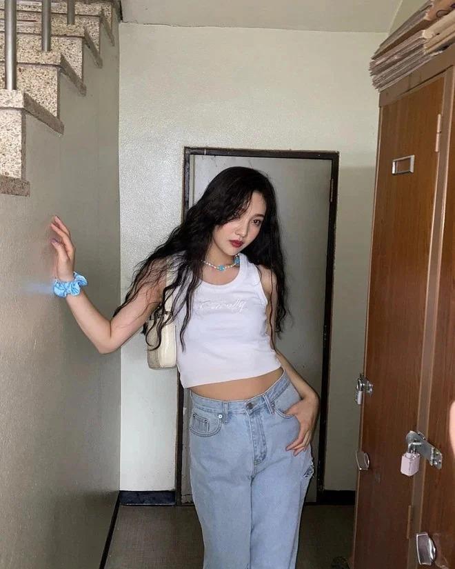 Bí kíp mix quần jeans hack dáng của Joy (Red Velvet)-7