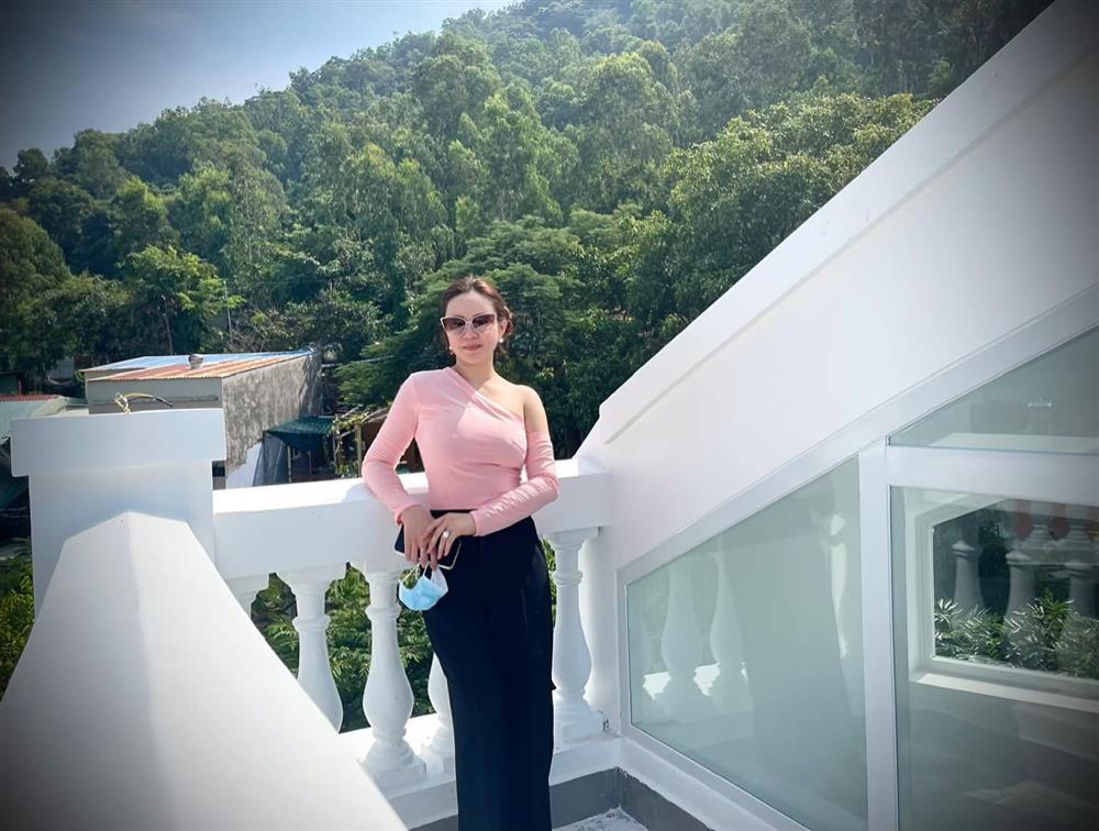 Chiêm ngưỡng loạt biệt thự khủng của Vy Oanh-2