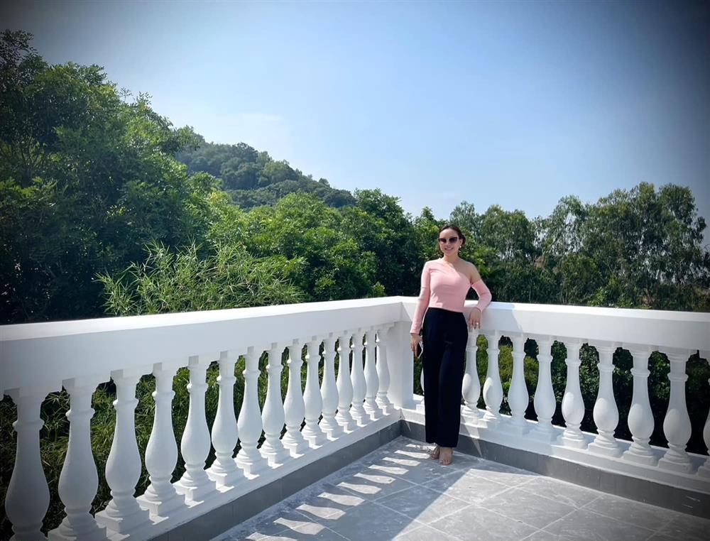 Chiêm ngưỡng loạt biệt thự khủng của Vy Oanh-4