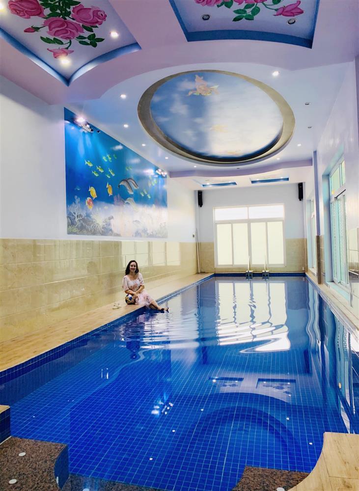 Chiêm ngưỡng loạt biệt thự khủng của Vy Oanh-19