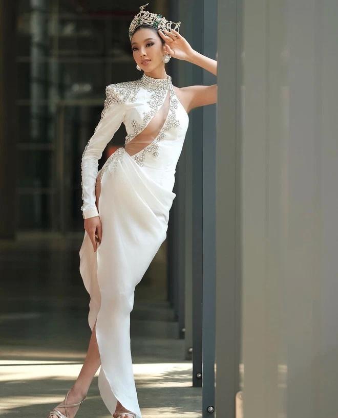 Sao đẹp: Đỗ Thị Hà diện áo dài rau má - Hòa Minzy vừa đỏ vừa thơm-1