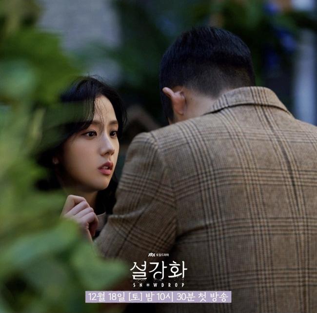 Jisoo: Thật may mắn khi tiền bối Jung Hae In là bạn diễn đầu tiên-5